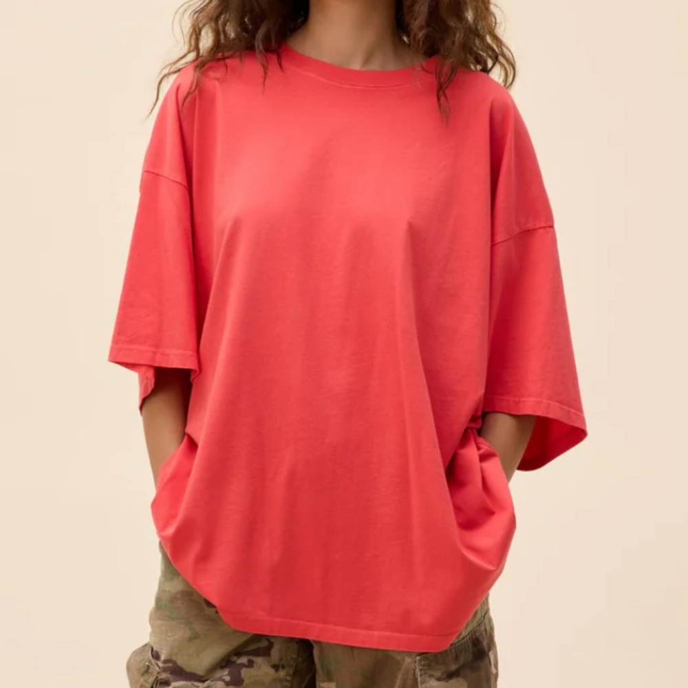 Daydreamer LA One Size Solid Tee in Vintage Red